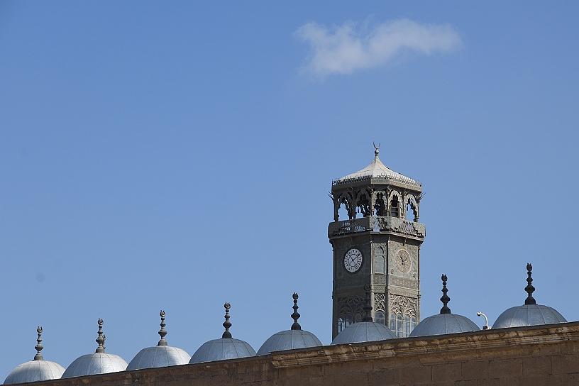 79 MAK_6992.jpg - La celebre torre dell'orologio in ottone situata nel cortile della Moschea.